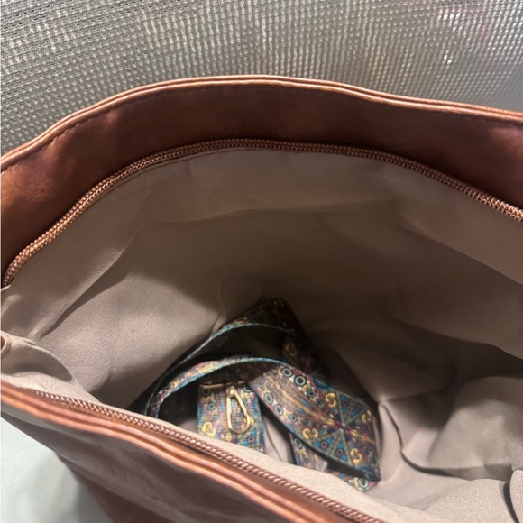 Retro Vegan Leather Crossbody Shoulder Bag - Stylish, Water-Resistant - Picture 6 of 7